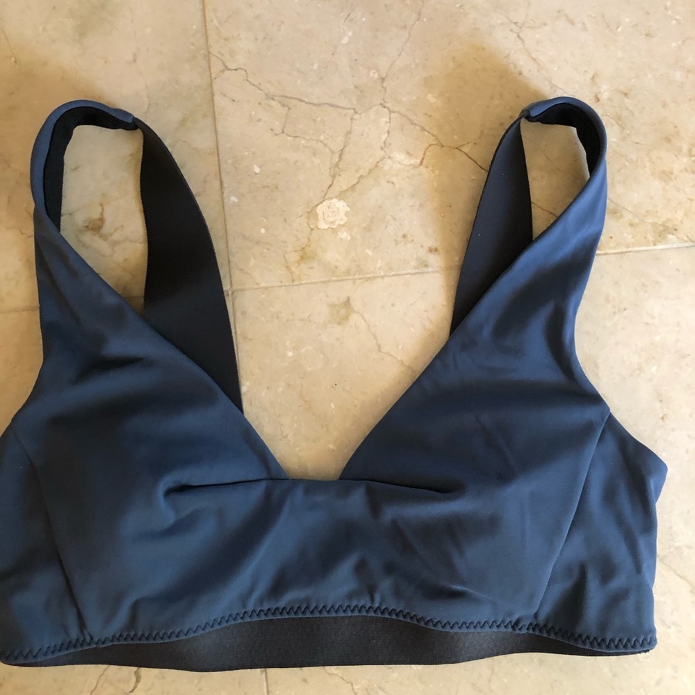 EUC Lululemon sports bra.